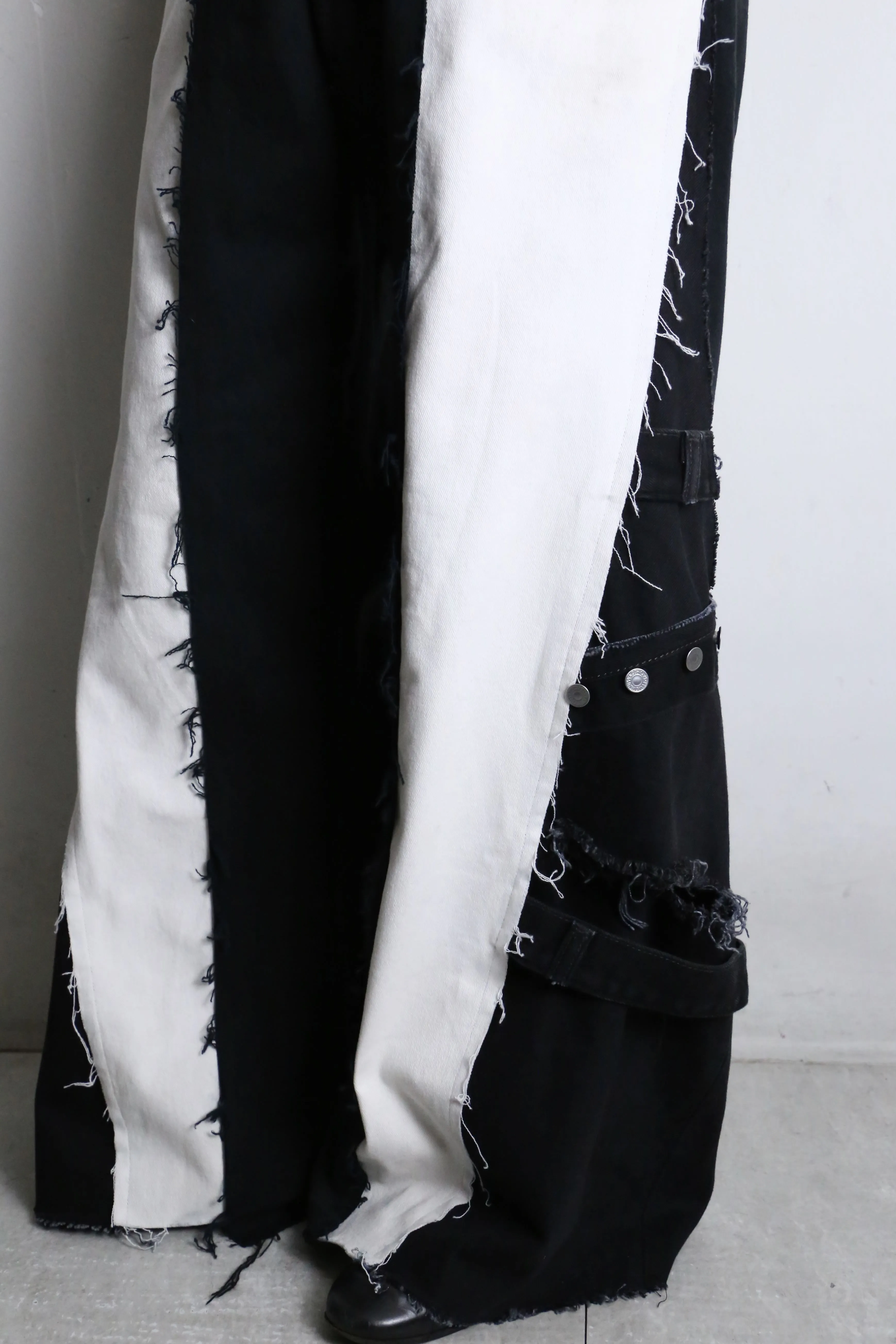 "Re:make" black × white 3docking flare denim pants