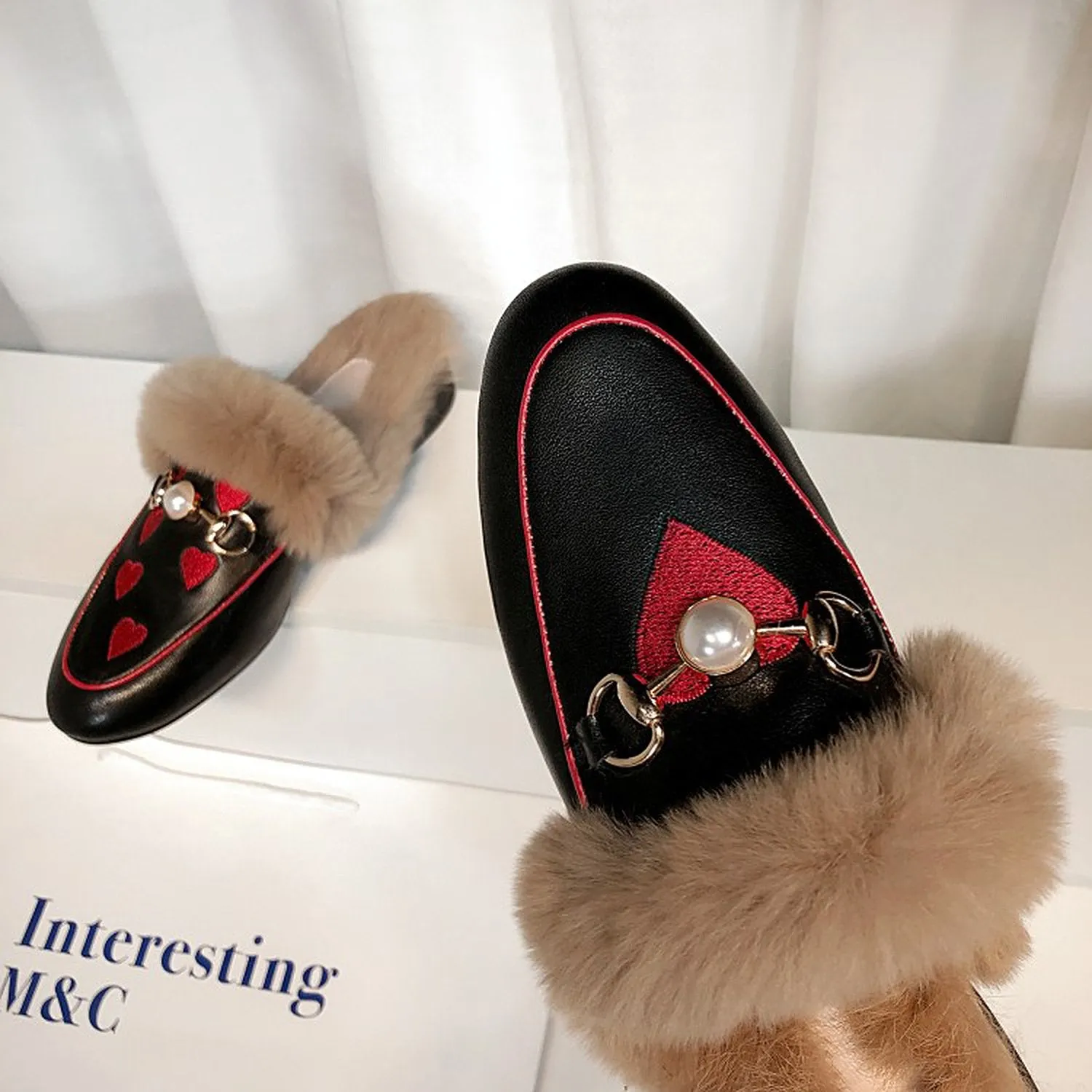 Women Embroidered Fur Pearl Buckle Slippers Mules Flat