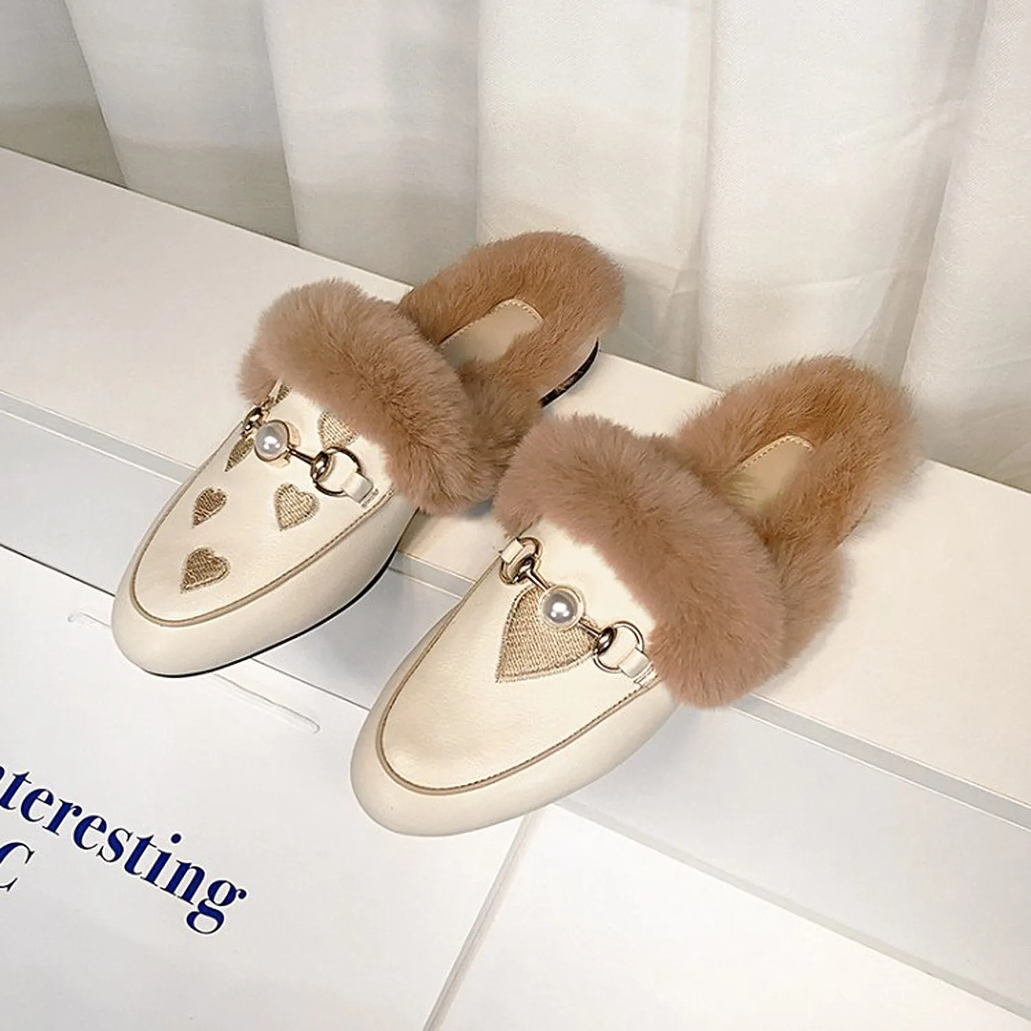 Women Embroidered Fur Pearl Buckle Slippers Mules Flat